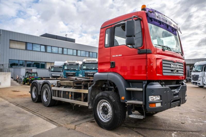 MAN TGA 33.360 BL - Hook lift truck: picture 2 MAN TGA 33.360 BL - Hook lift truck: picture 2