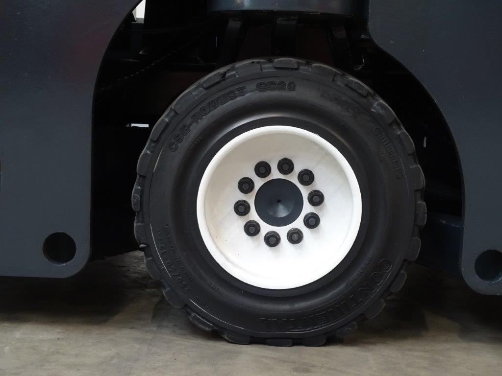 Combilift C3000 - 4-way reach truck: picture 2 Combilift C3000 - 4-way reach truck: picture 2