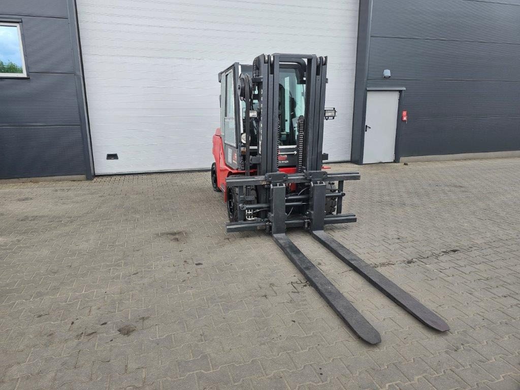 Dan Truck 8450DG Container-Indoor-Stapler -TRIPLEX - Diesel forklift: picture 5 Dan Truck 8450DG Container-Indoor-Stapler -TRIPLEX - Diesel forklift: picture 5