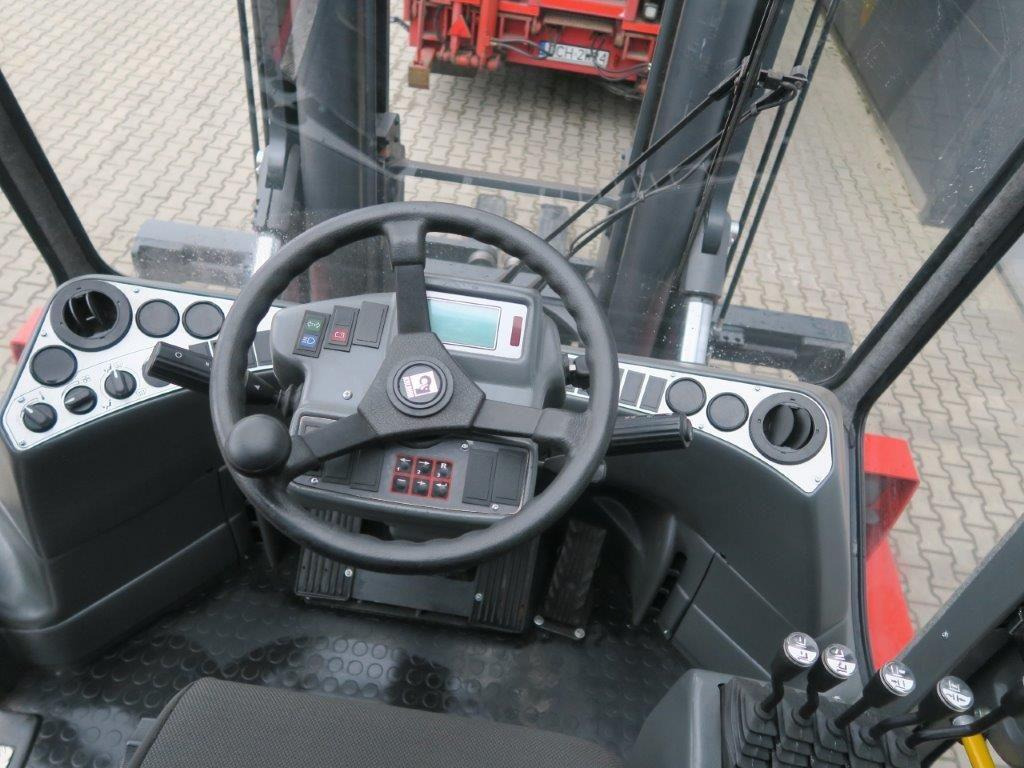 Kalmar DCE150-6 Marine Forklift For Boat Handling - Diesel forklift: picture 3 Kalmar DCE150-6 Marine Forklift For Boat Handling - Diesel forklift: picture 3