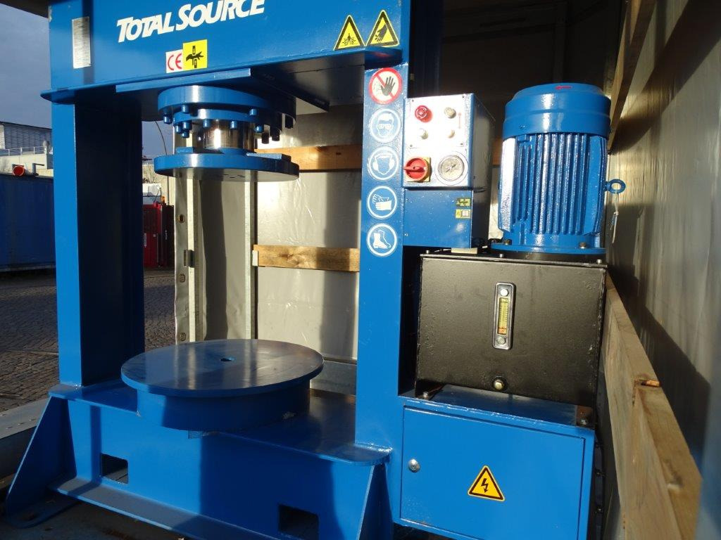 MOBILE VOLLREIFENPRESSE - Workshop equipment: picture 5 MOBILE VOLLREIFENPRESSE - Workshop equipment: picture 5