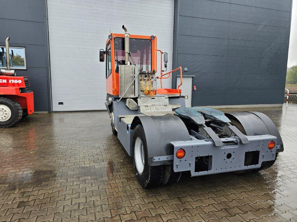 Terberg YT182 - Terminal tractor: picture 5 Terberg YT182 - Terminal tractor: picture 5