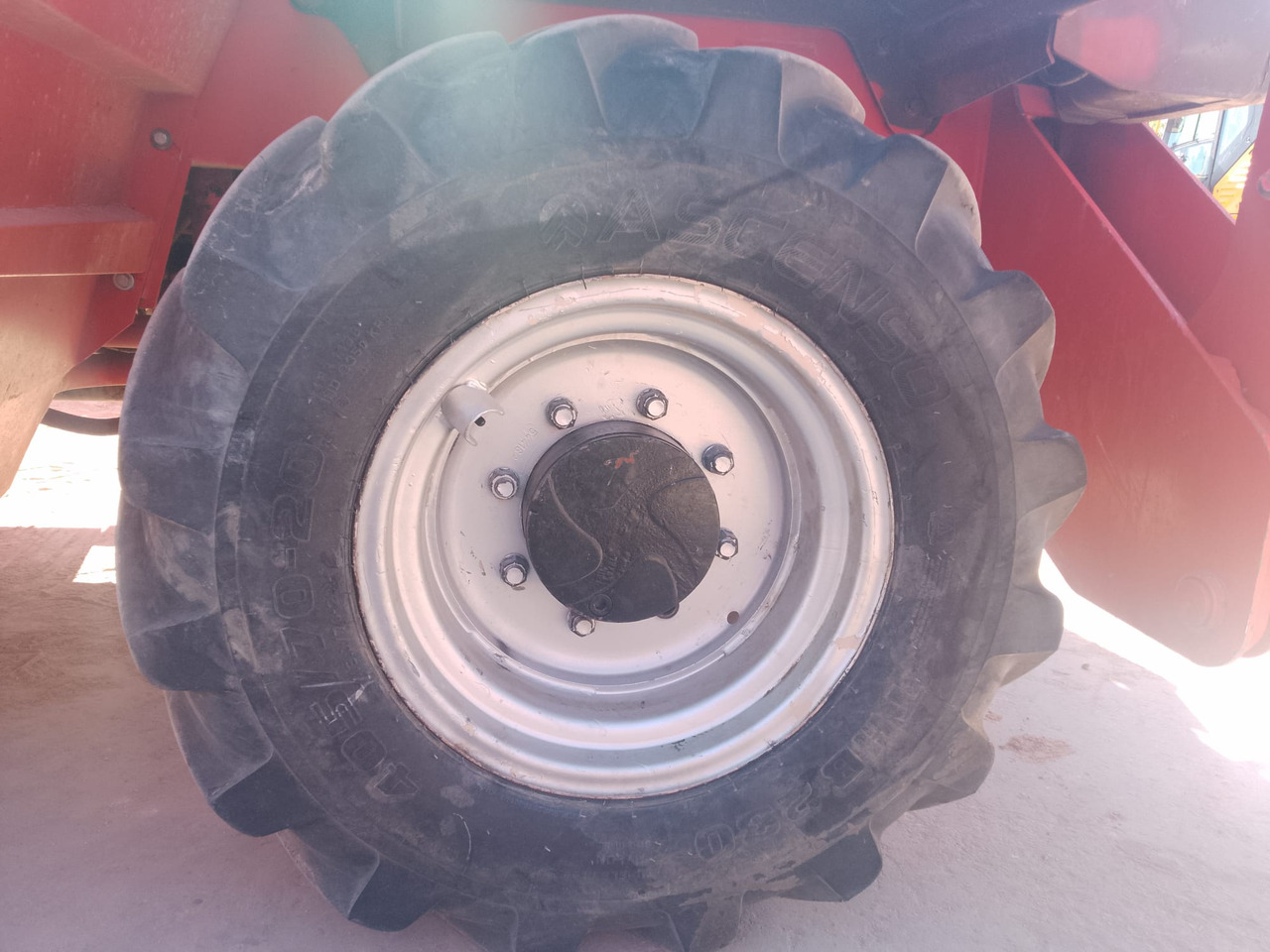 Telescopic handler MANITOU MRT1635: picture 8
