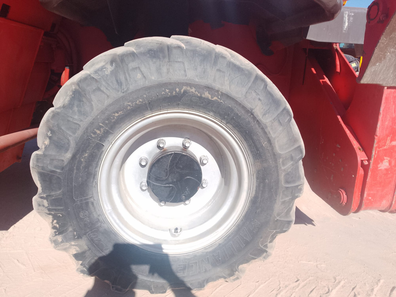 Telescopic handler MANITOU MRT1635: picture 10