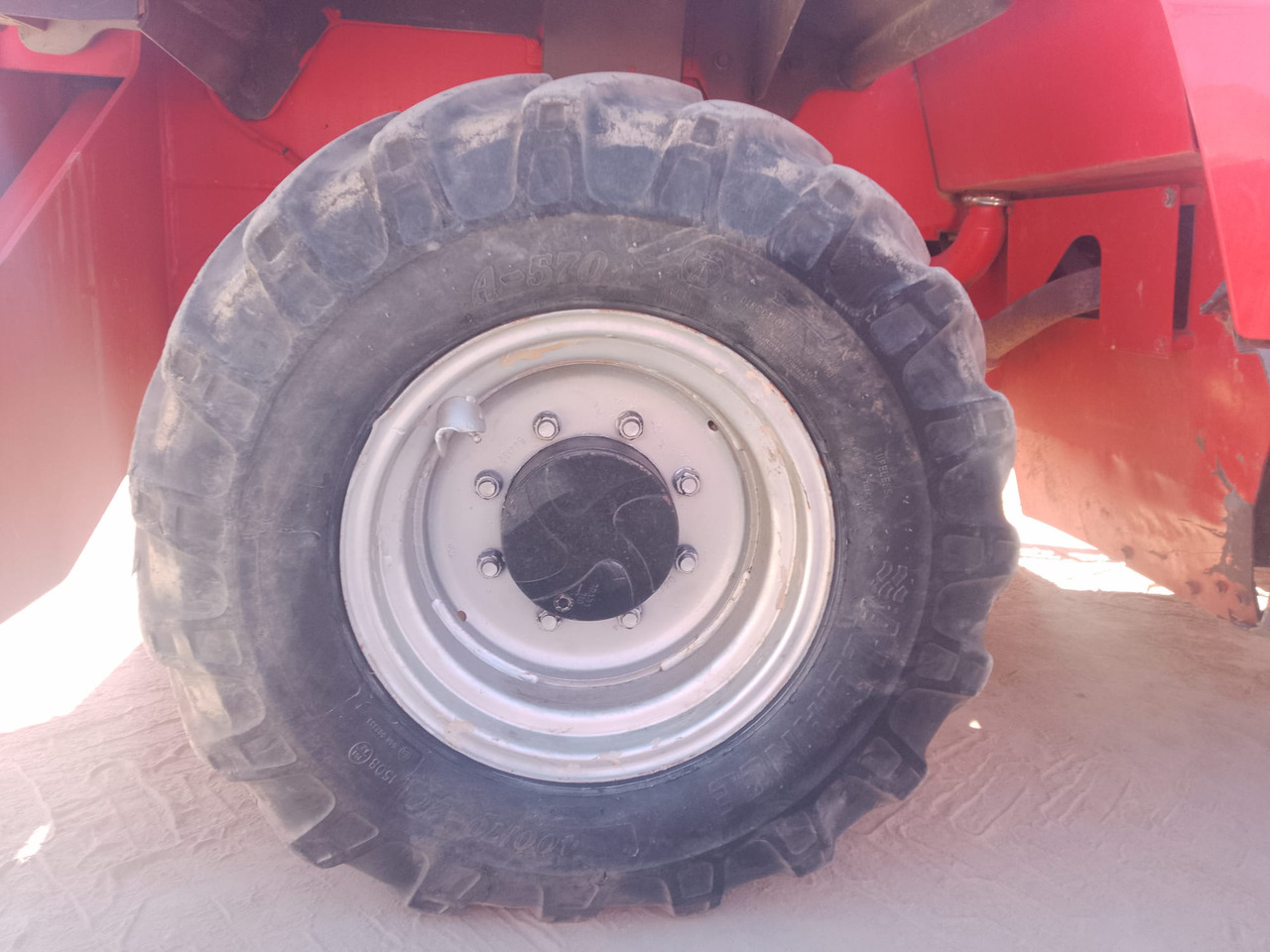 Telescopic handler MANITOU MRT1635: picture 9