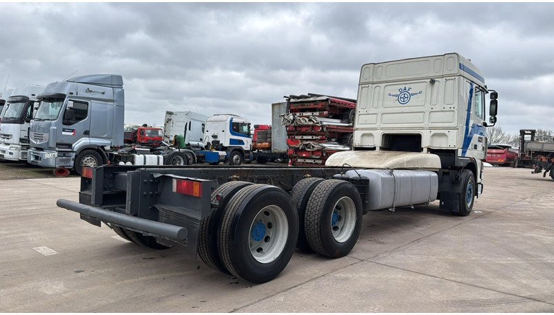 DAF XF 95.430 (EURO 3 / 10 TYRES / 6X2 / MANUAL GEARBOX / BOITE MANUELLE) - Cab chassis truck: picture 4 DAF XF 95.430 (EURO 3 / 10 TYRES / 6X2 / MANUAL GEARBOX / BOITE MANUELLE) - Cab chassis truck: picture 4