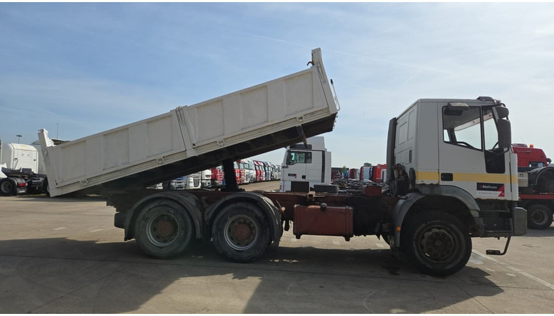 Iveco Eurotrakker 260 E 37 (POMPE MANUELLE / MANUAL PUMP / BOITE MANUELLE / GRAND PONT / LAMES) - Tipper: picture 4 Iveco Eurotrakker 260 E 37 (POMPE MANUELLE / MANUAL PUMP / BOITE MANUELLE / GRAND PONT / LAMES) - Tipper: picture 4