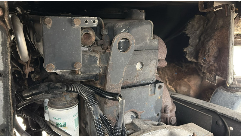 Vacuum truck MAN 18.232 (MANUAL PUMP / POMPE MANUELLE / 11.000L): picture 15