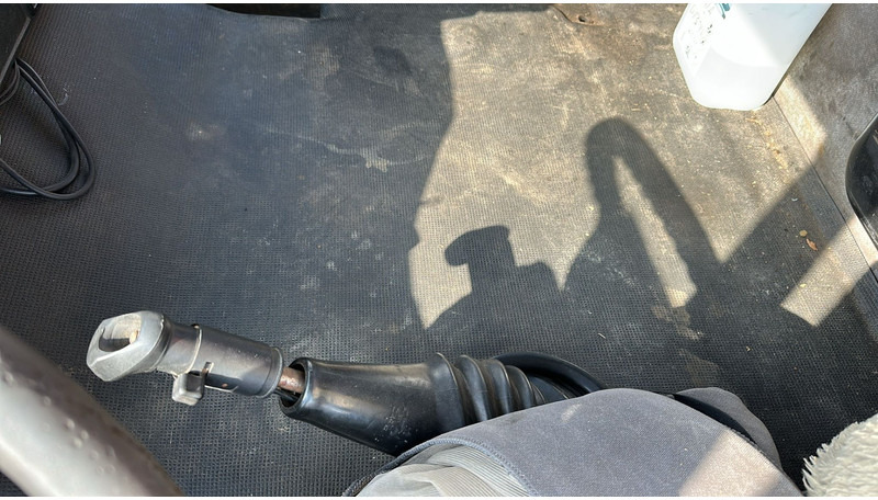 Vacuum truck MAN 19.322 (MANUAL PUMP / POMPE MANUELLE / 11.000L): picture 16
