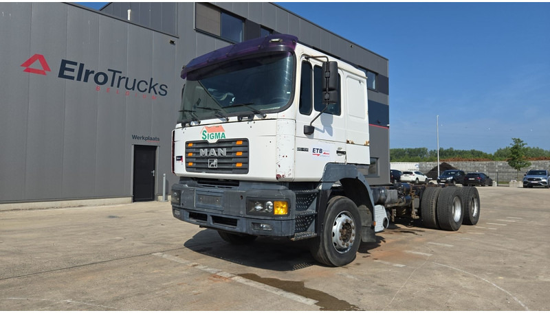 Cab chassis truck MAN 26.414 (6X4 / 6 CYLINDER / MANUAL GEARBOX / 10 TYRES / LONG CHASSIS / EURO 2): picture 1