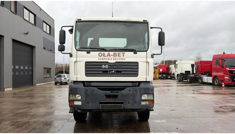 MAN TGA 26.310 (MANUAL PUMP / POMPE MANUELLE / MANUAL GEARBOX / BOITE MANUELLE / LAMES / GRAND PONT / STEEL SUSP.) - Cab chassis truck: picture 2 MAN TGA 26.310 (MANUAL PUMP / POMPE MANUELLE / MANUAL GEARBOX / BOITE MANUELLE / LAMES / GRAND PONT / STEEL SUSP.) - Cab chassis truck: picture 2