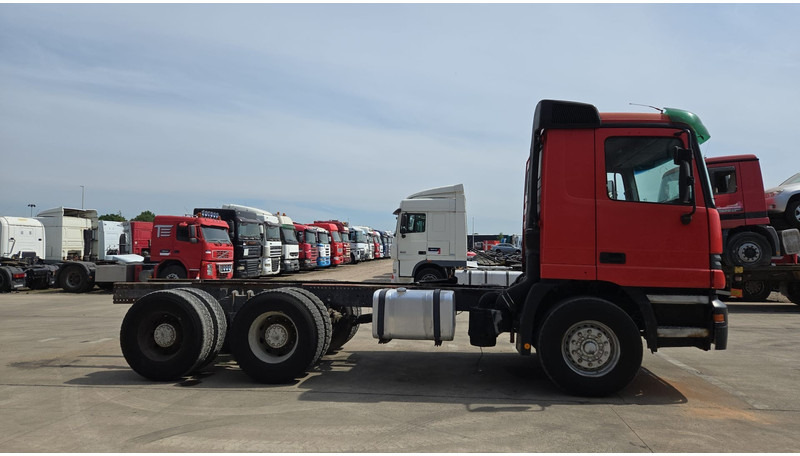 Mercedes-Benz ACTROS 2640 (EPS / 3 PEDALES / V6 / LAMES / GRAND PONT / EURO 2 / SEMI-AUTO) - Cab chassis truck: picture 4 Mercedes-Benz ACTROS 2640 (EPS / 3 PEDALES / V6 / LAMES / GRAND PONT / EURO 2 / SEMI-AUTO) - Cab chassis truck: picture 4