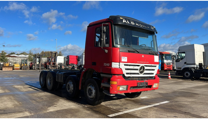 Mercedes-Benz Actros 3240 (GRAND PONT / LAMES / EPS / MP1 / 12 ROUES) - Cab chassis truck: picture 2 Mercedes-Benz Actros 3240 (GRAND PONT / LAMES / EPS / MP1 / 12 ROUES) - Cab chassis truck: picture 2