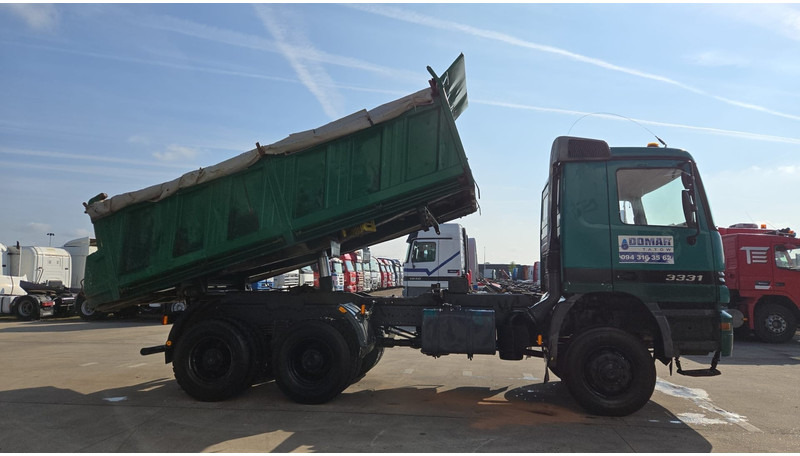 Mercedes-Benz Actros 3331 (BOITE MANUELLE / 6X6 / LAMES / GRAND PONT / V6) - Tipper: picture 4 Mercedes-Benz Actros 3331 (BOITE MANUELLE / 6X6 / LAMES / GRAND PONT / V6) - Tipper: picture 4