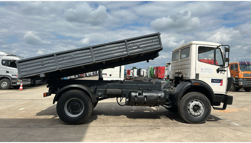 Mercedes-Benz SK 1722 (LAMES / GRAND PONT / V6 / BOITE MANUELLE / POMPE MANUELLE) - Tipper: picture 4 Mercedes-Benz SK 1722 (LAMES / GRAND PONT / V6 / BOITE MANUELLE / POMPE MANUELLE) - Tipper: picture 4