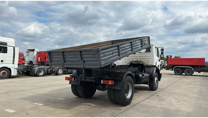Mercedes-Benz SK 1722 (LAMES / GRAND PONT / V6 / BOITE MANUELLE / POMPE MANUELLE) - Tipper: picture 5 Mercedes-Benz SK 1722 (LAMES / GRAND PONT / V6 / BOITE MANUELLE / POMPE MANUELLE) - Tipper: picture 5
