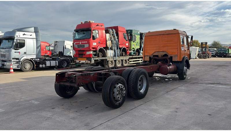 Mercedes-Benz SK 2222 (V6 / FULL STEEL / LAMES / BOITE MANUELLE / POMPE MANUELLE / 8 ROUES / 6X2) - Cab chassis truck: picture 4 Mercedes-Benz SK 2222 (V6 / FULL STEEL / LAMES / BOITE MANUELLE / POMPE MANUELLE / 8 ROUES / 6X2) - Cab chassis truck: picture 4