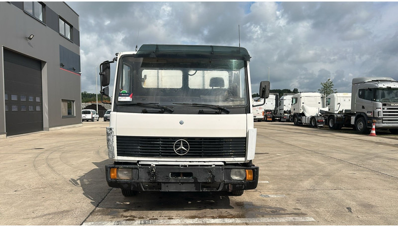 Mercedes-Benz SK 809 (POMPE MANUELLE / MANUAL PUMP / HELPER / AUXILAIRY / SPER / STEEL SUSP.) - Tipper: picture 1 Mercedes-Benz SK 809 (POMPE MANUELLE / MANUAL PUMP / HELPER / AUXILAIRY / SPER / STEEL SUSP.) - Tipper: picture 1