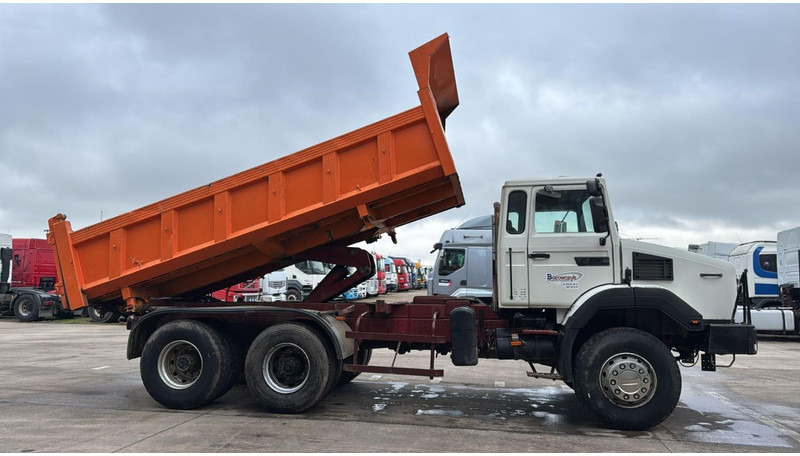 Renault C 300 (PARFAIT ETAT / LAMES / GRAND PONT / POMPE MANUELLE / MANUAL PUMP / PERFECT CONDITION !!!) - Tipper: picture 4 Renault C 300 (PARFAIT ETAT / LAMES / GRAND PONT / POMPE MANUELLE / MANUAL PUMP / PERFECT CONDITION !!!) - Tipper: picture 4