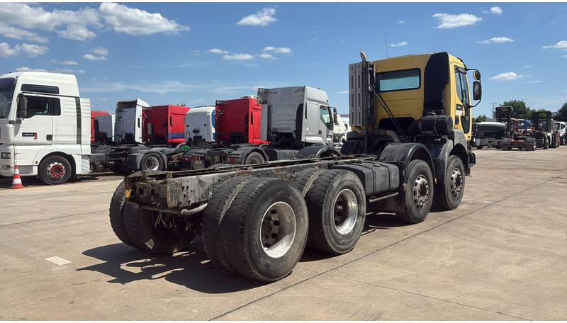 Renault KERAX 420 (BOITE MANUELLE / 8X4 / LAMES / MANUAL GEARBOX) - Cab chassis truck: picture 5 Renault KERAX 420 (BOITE MANUELLE / 8X4 / LAMES / MANUAL GEARBOX) - Cab chassis truck: picture 5