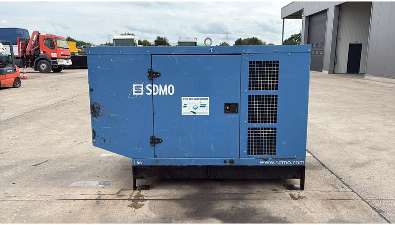 SDMO J66K (JOHN DEERE ENGINE / 3 PHASES / 66 KVA / BE MACHINE) - Generator set: picture 5 SDMO J66K (JOHN DEERE ENGINE / 3 PHASES / 66 KVA / BE MACHINE) - Generator set: picture 5