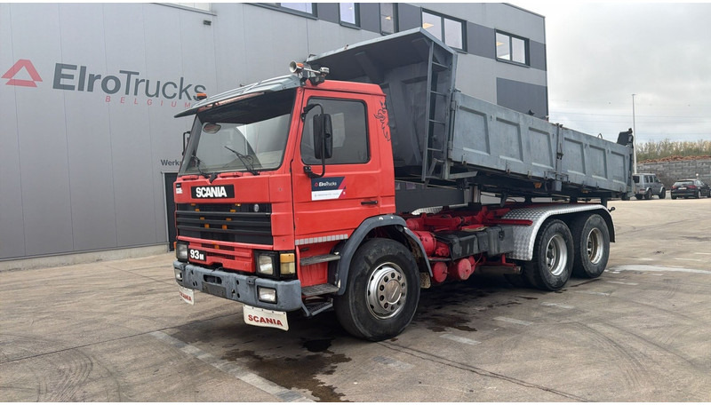 Scania 93-280 (POMPE MANUELLE / MANUAL PUMP / 6X4 / STEEL SUSP. / LAMES) - Tipper: picture 1 Scania 93-280 (POMPE MANUELLE / MANUAL PUMP / 6X4 / STEEL SUSP. / LAMES) - Tipper: picture 1