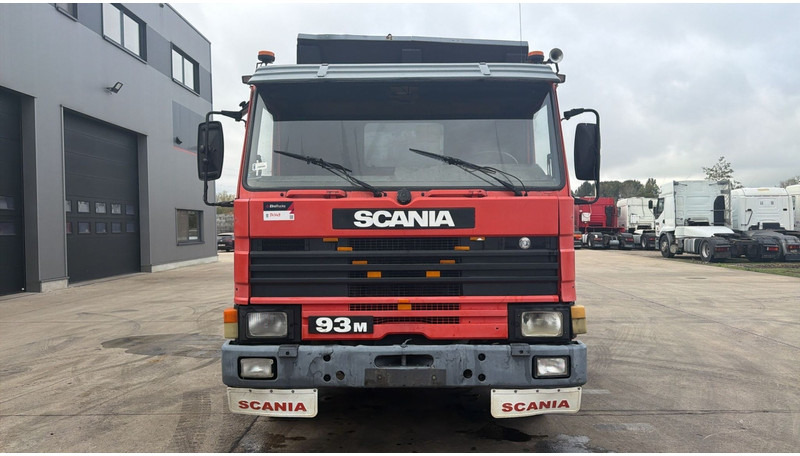 Scania 93-280 (POMPE MANUELLE / MANUAL PUMP / 6X4 / STEEL SUSP. / LAMES) - Tipper: picture 3 Scania 93-280 (POMPE MANUELLE / MANUAL PUMP / 6X4 / STEEL SUSP. / LAMES) - Tipper: picture 3