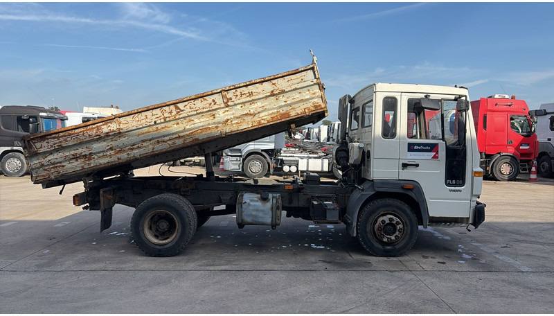 Volvo FL 6 - 8 (MANUAL PUMP / POMPE MANUELLE) - Tipper: picture 3 Volvo FL 6 - 8 (MANUAL PUMP / POMPE MANUELLE) - Tipper: picture 3