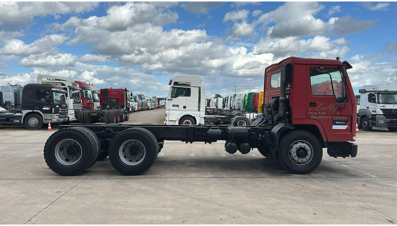 Volvo FL 7 - 260 (6X4 / LAMES / POMPE MANUELLE / MANUAL PUMP / STEEL SUSP.) - Cab chassis truck: picture 3 Volvo FL 7 - 260 (6X4 / LAMES / POMPE MANUELLE / MANUAL PUMP / STEEL SUSP.) - Cab chassis truck: picture 3