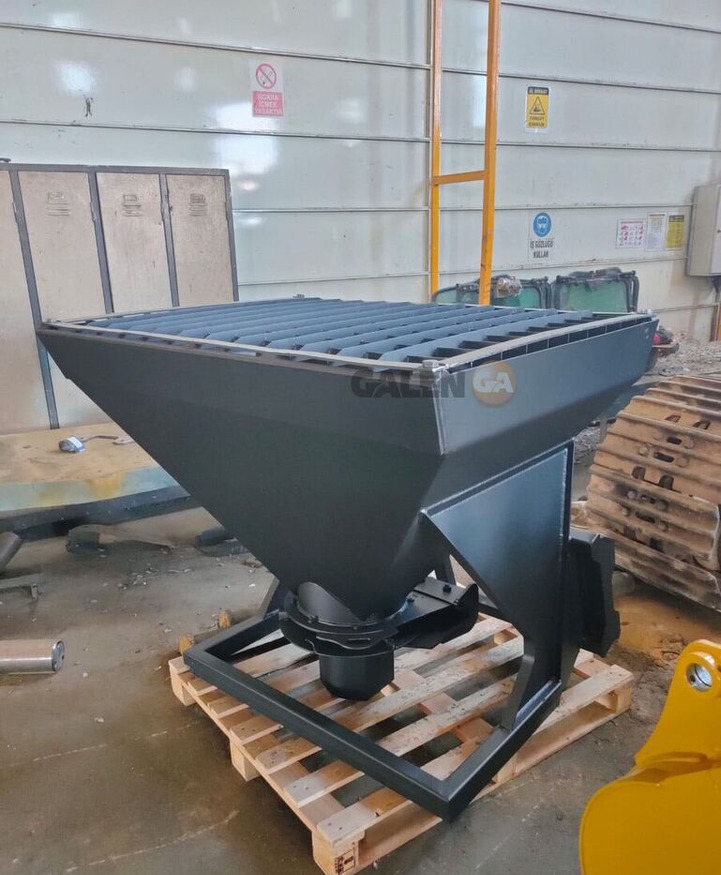 Bobcat Salt/Sand Spreader - Sand/ Salt spreader: picture 1 Bobcat Salt/Sand Spreader - Sand/ Salt spreader: picture 1