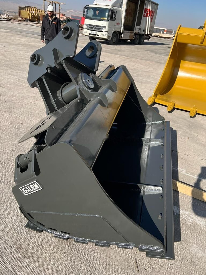 Caterpillar 320 Tilt Bucket - Excavator bucket: picture 1 Caterpillar 320 Tilt Bucket - Excavator bucket: picture 1