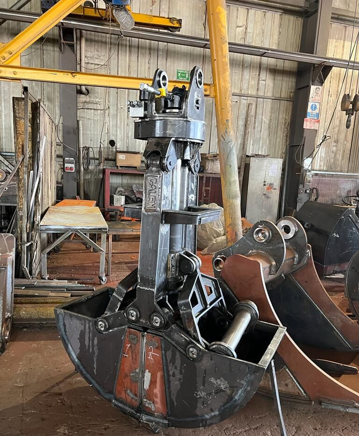 Caterpillar 330 Narrow Clamshell Bucket - Clamshell bucket for Construction machinery: picture 5 Caterpillar 330 Narrow Clamshell Bucket - Clamshell bucket for Construction machinery: picture 5