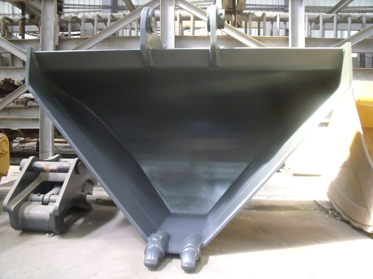 Galen TRAPEZOID BUCKET (V Ditch Bucket) - Excavator bucket: picture 3 Galen TRAPEZOID BUCKET (V Ditch Bucket) - Excavator bucket: picture 3