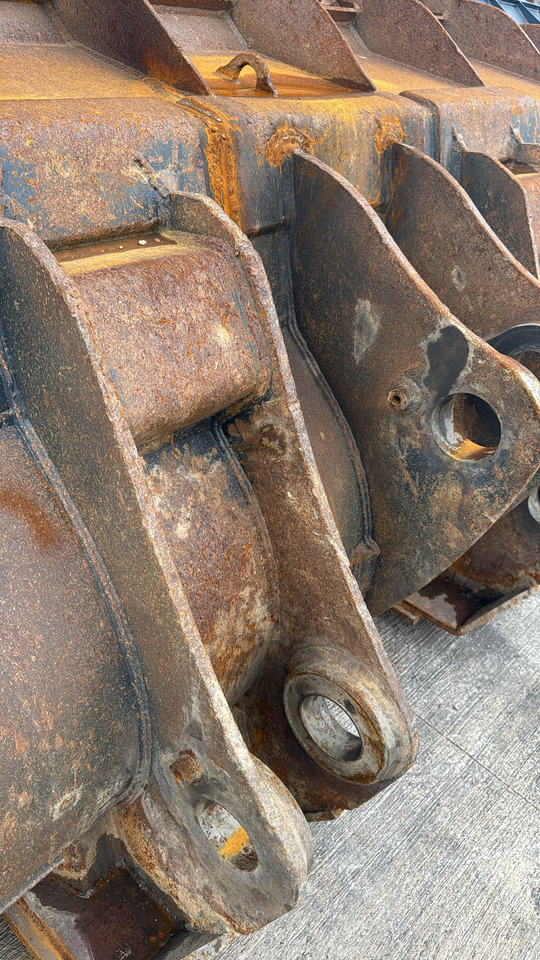 KOMATSU WA500 Loading Bucket - Loader bucket: picture 4 KOMATSU WA500 Loading Bucket - Loader bucket: picture 4