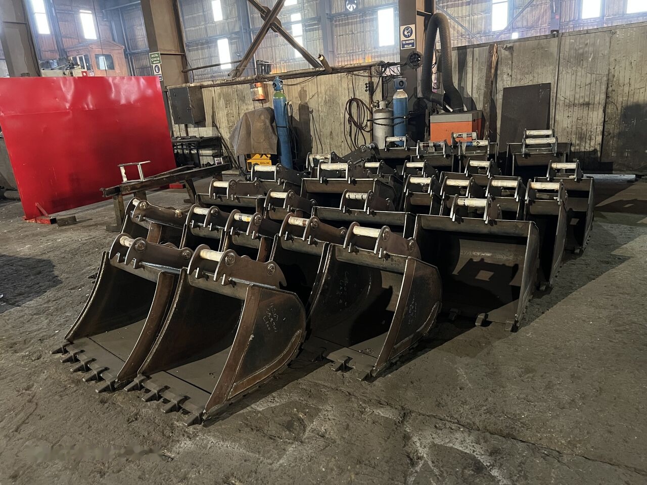 Takeuchi Digging/Grading Bucket Manufacturing - Excavator bucket: picture 4 Takeuchi Digging/Grading Bucket Manufacturing - Excavator bucket: picture 4