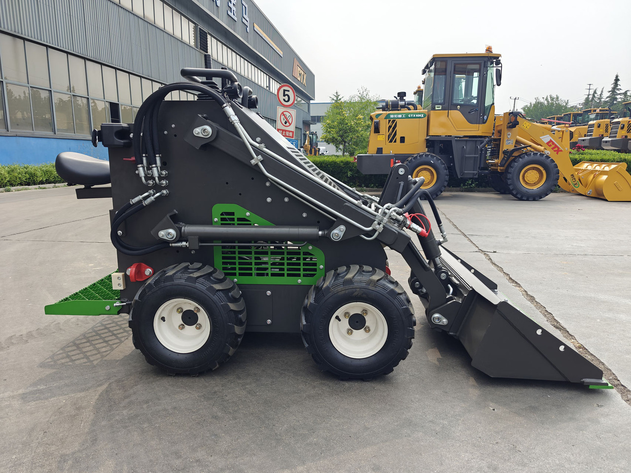 Skid steer loader WCM-SL380: picture 7
