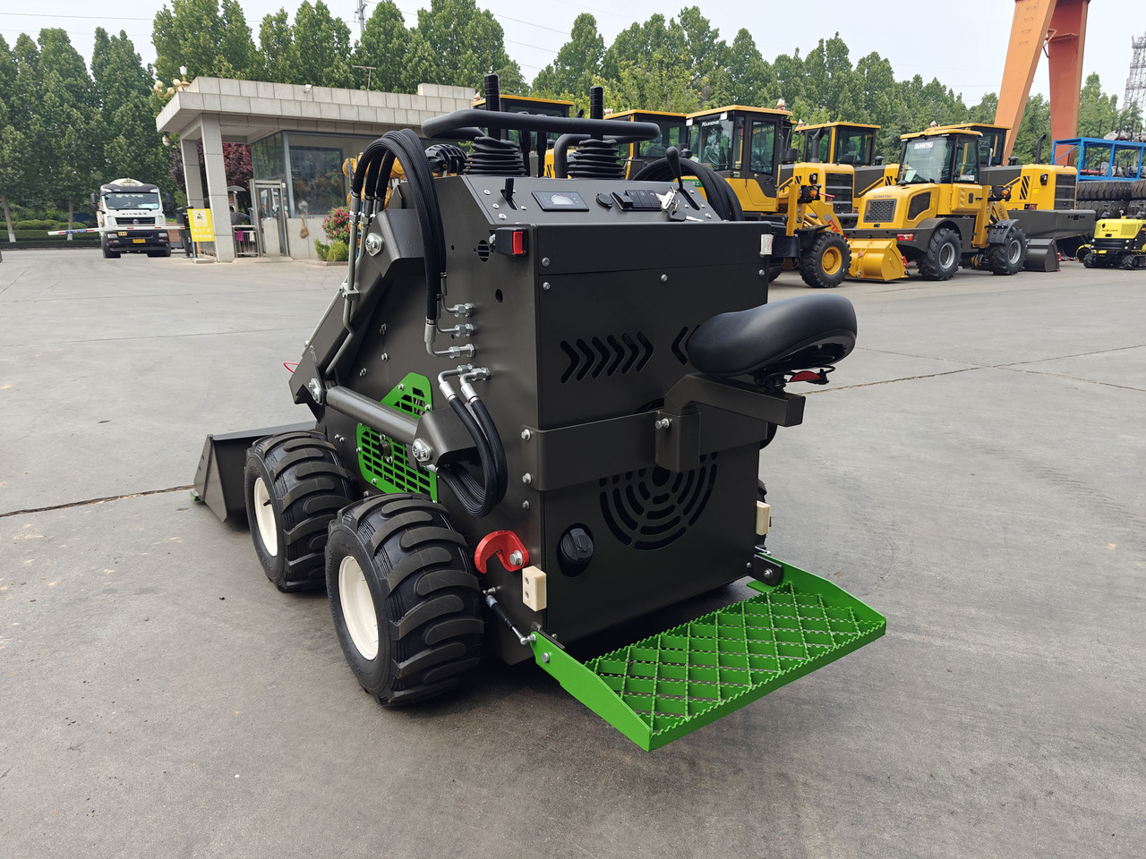 Skid steer loader WCM-SL380: picture 11