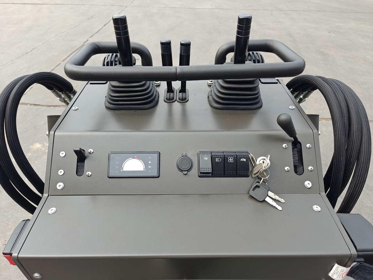 Skid steer loader WCM-SL380: picture 8