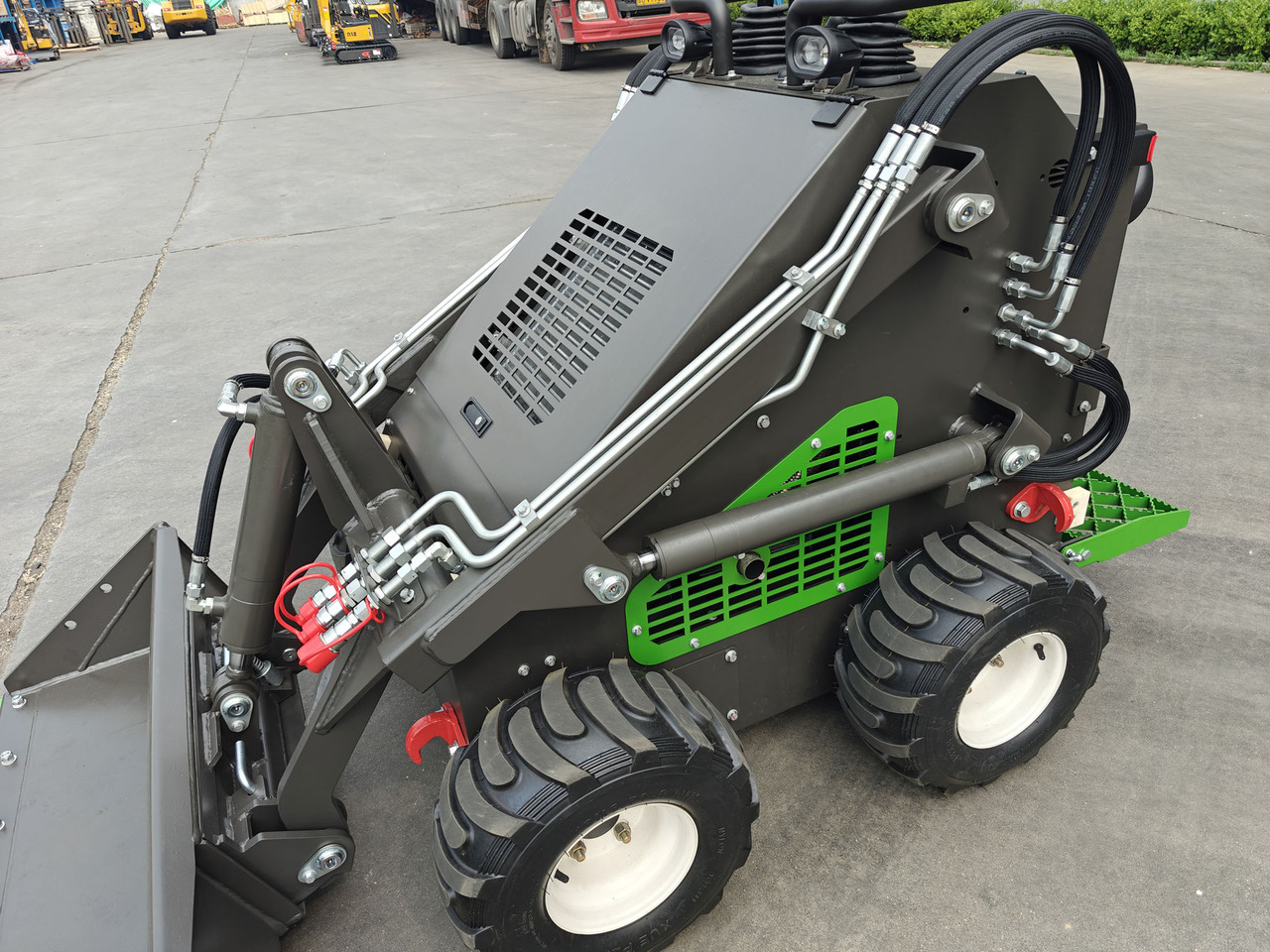 Skid steer loader WCM-SL380: picture 9