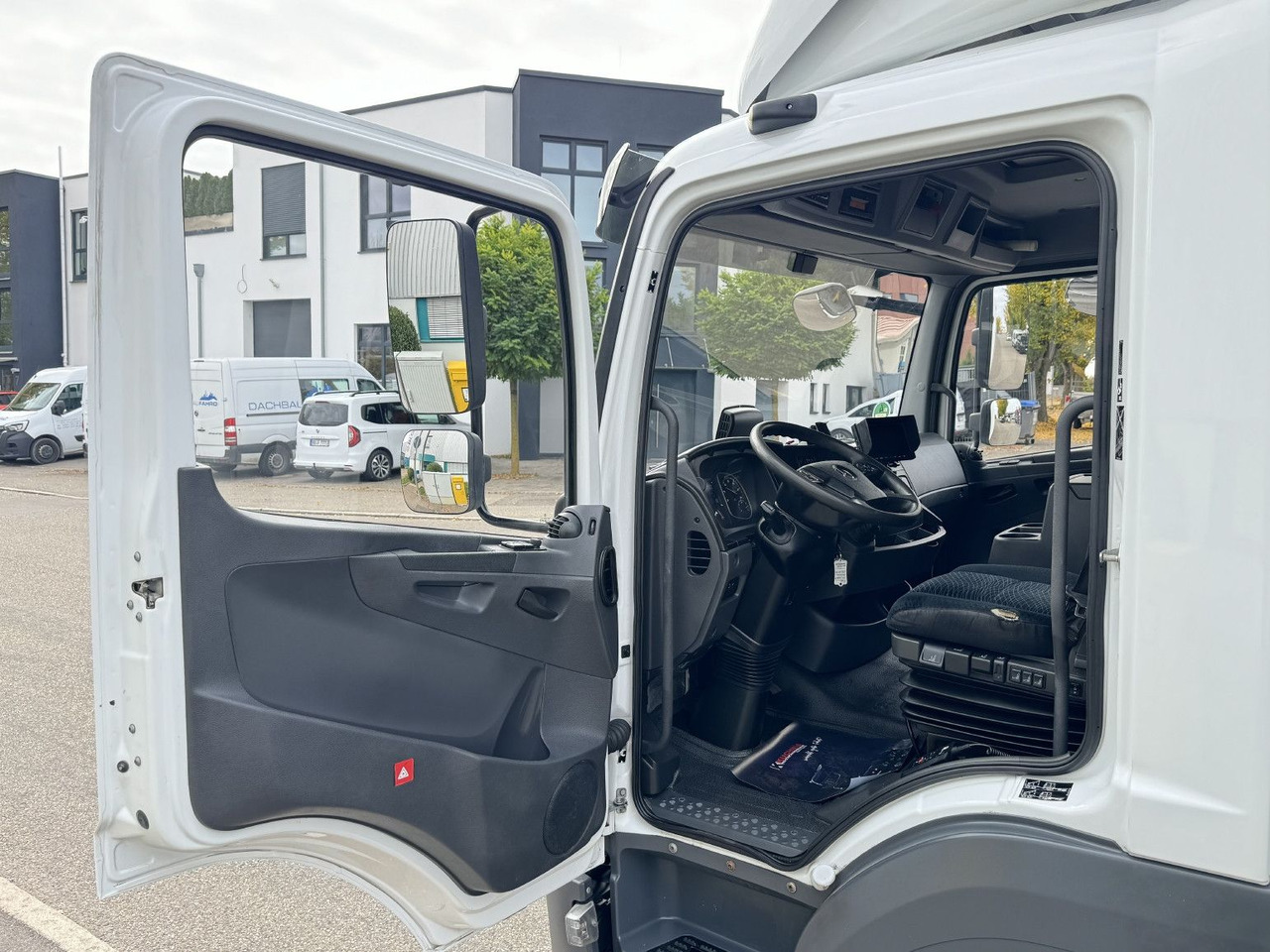 Box truck Mercedes-Benz Atego 1221 L Koffer 6,1m LBW AHK Klima TOP: picture 13 Box truck Mercedes-Benz Atego 1221 L Koffer 6,1m LBW AHK Klima TOP: picture 13