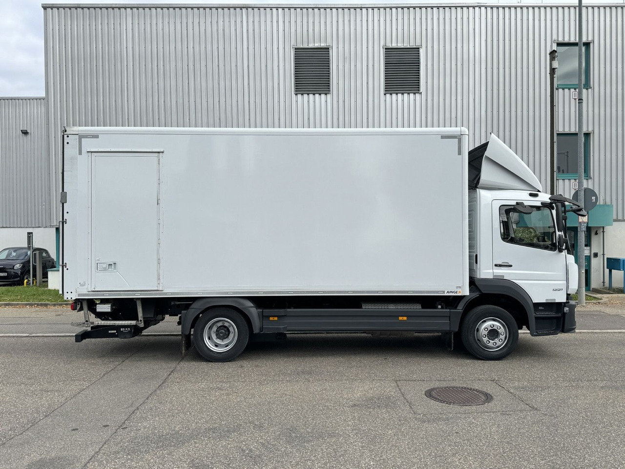 Box truck Mercedes-Benz Atego 1221 L Koffer 6,1m LBW AHK Klima TOP: picture 8 Box truck Mercedes-Benz Atego 1221 L Koffer 6,1m LBW AHK Klima TOP: picture 8