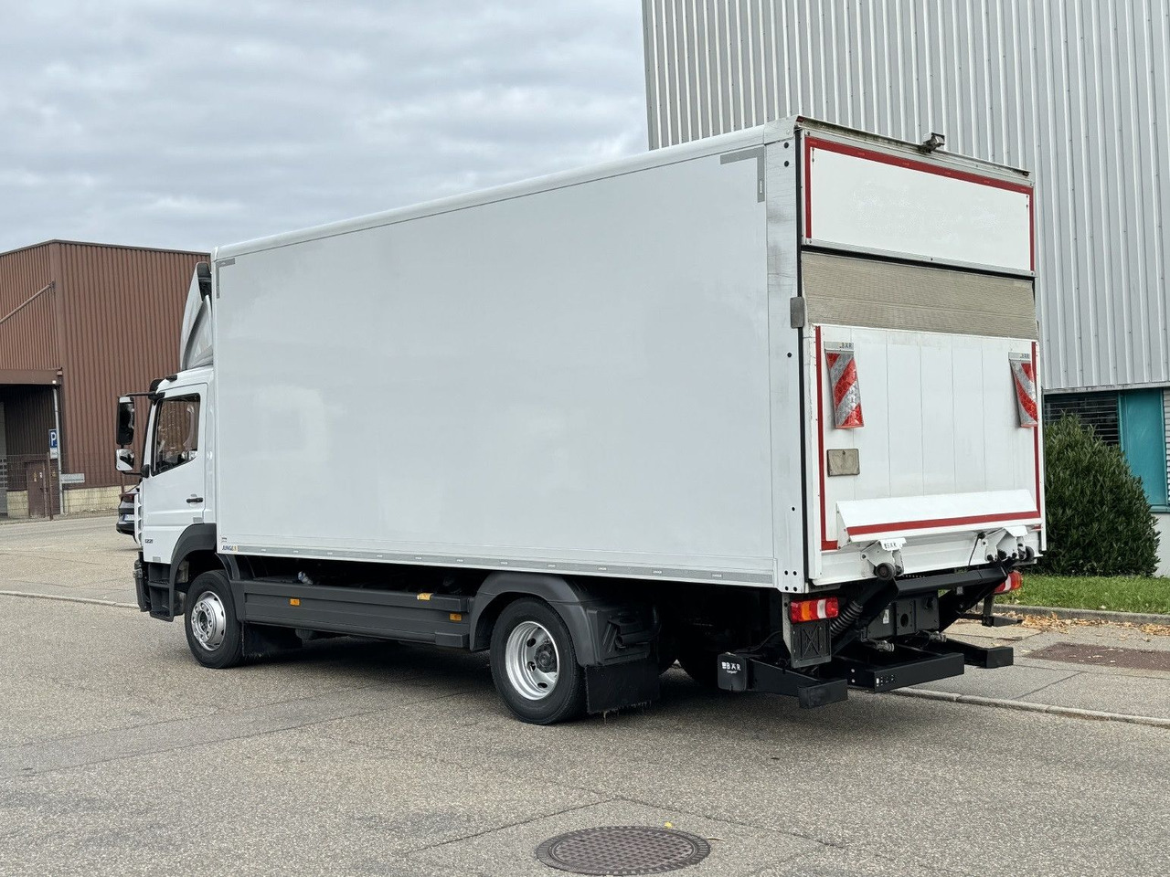 Mercedes-Benz Atego 1221 L Koffer 6,1m LBW AHK Klima TOP - Box truck: picture 5 Mercedes-Benz Atego 1221 L Koffer 6,1m LBW AHK Klima TOP - Box truck: picture 5
