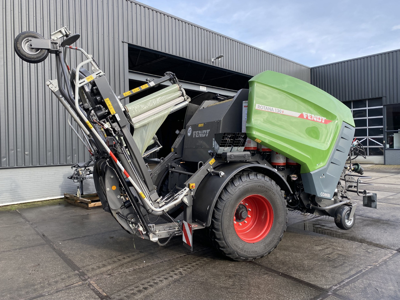 Fendt 130F Combi - Bale wrapper: picture 3 Fendt 130F Combi - Bale wrapper: picture 3