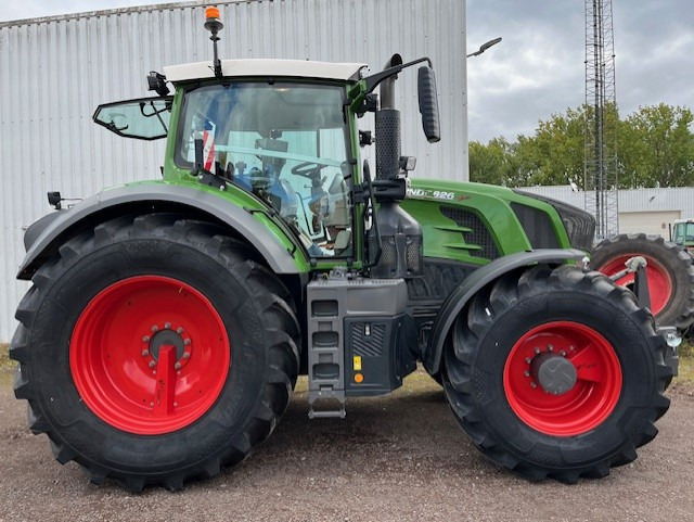 Fendt 826 Vario S4 ProfiPlus - Farm tractor: picture 3 Fendt 826 Vario S4 ProfiPlus - Farm tractor: picture 3