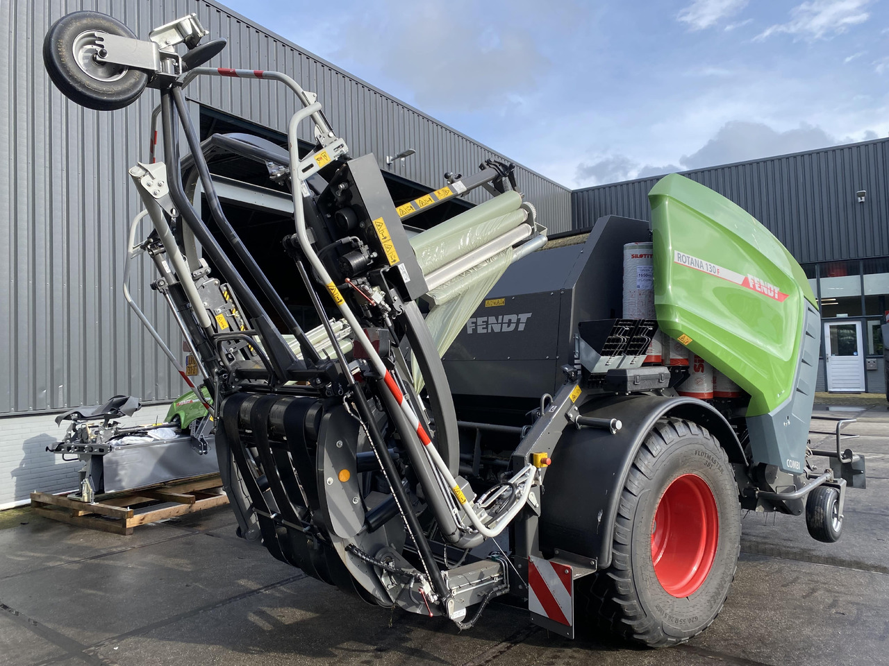 Fendt Rotana 130F Combi - Bale wrapper: picture 2 Fendt Rotana 130F Combi - Bale wrapper: picture 2