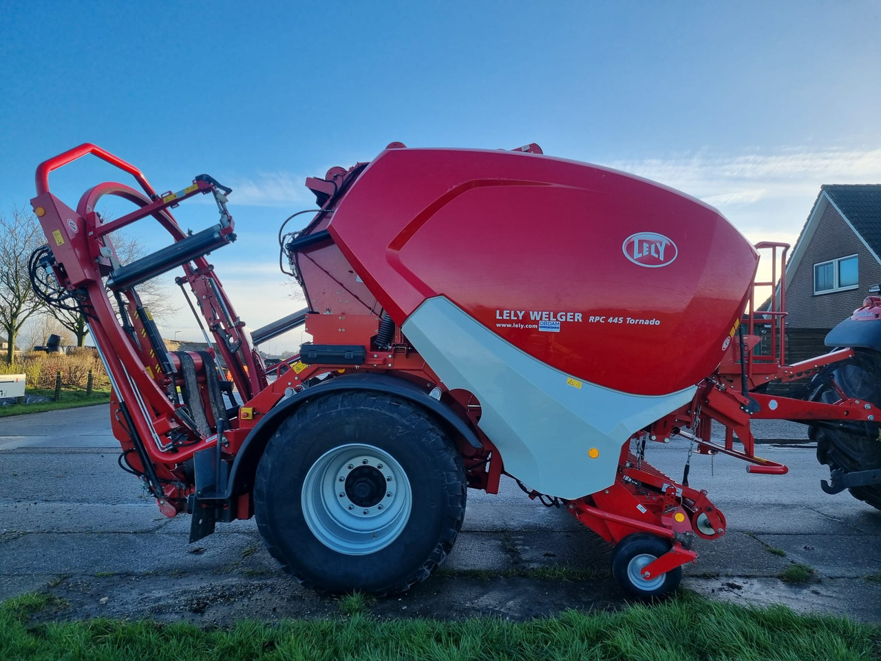 Lely-Welger RPC 160V - Bale wrapper: picture 1 Lely-Welger RPC 160V - Bale wrapper: picture 1