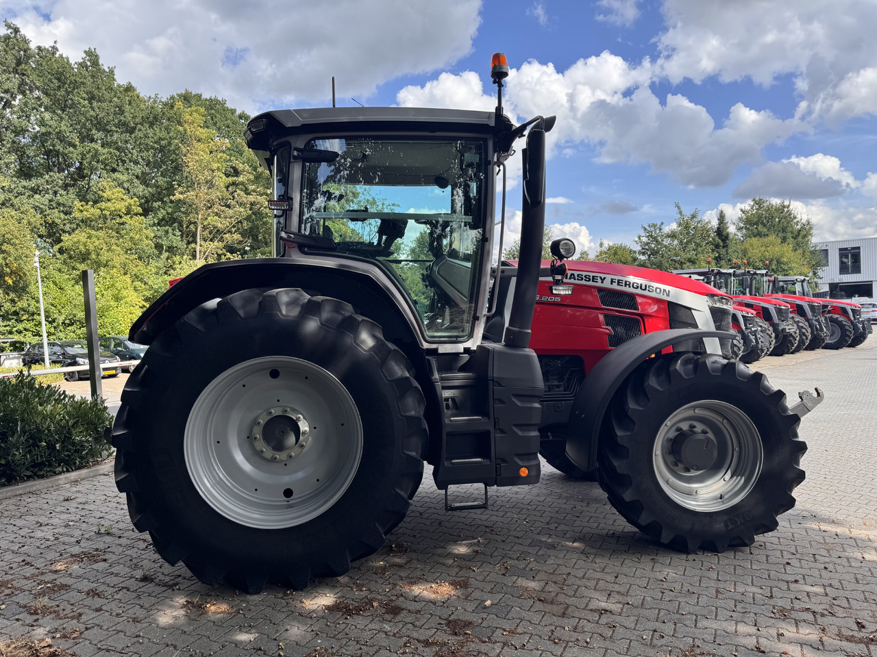 Massey Ferguson 8s.205 Dyna7 Exclusive - Farm tractor: picture 5 Massey Ferguson 8s.205 Dyna7 Exclusive - Farm tractor: picture 5