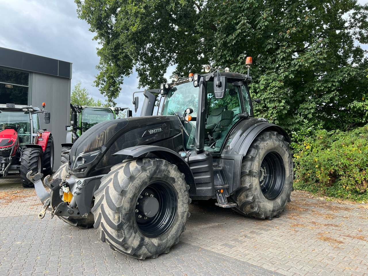 VALTRA T174 Versu - Farm tractor: picture 1 VALTRA T174 Versu - Farm tractor: picture 1