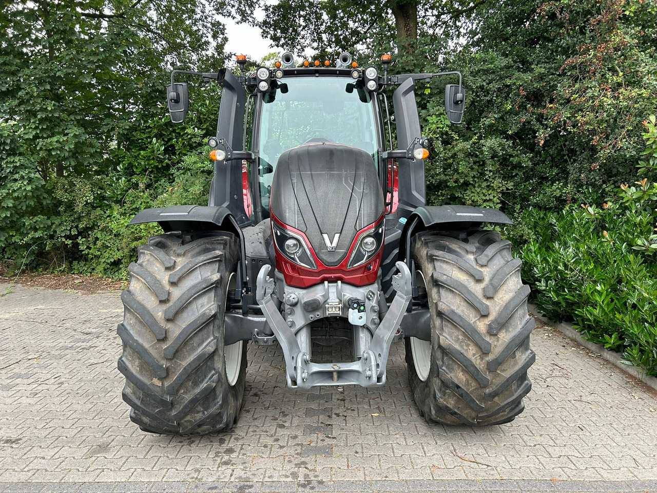 Valtra T214 Direct - Farm tractor: picture 3 Valtra T214 Direct - Farm tractor: picture 3