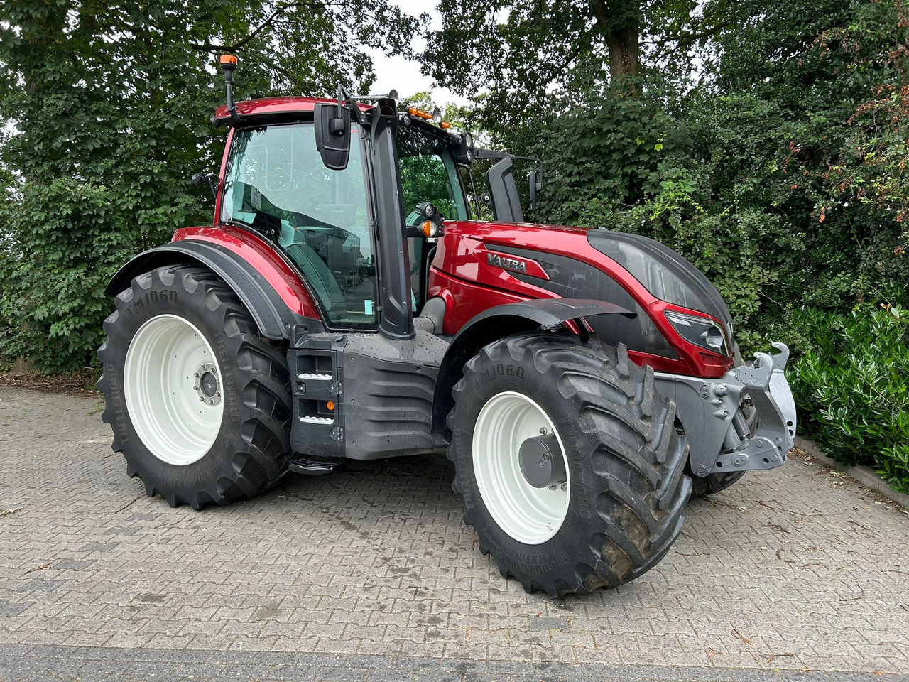 Valtra T214 Direct - Farm tractor: picture 3 Valtra T214 Direct - Farm tractor: picture 3